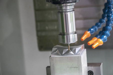 CNC加工中心 現代制造業的精密引擎解析